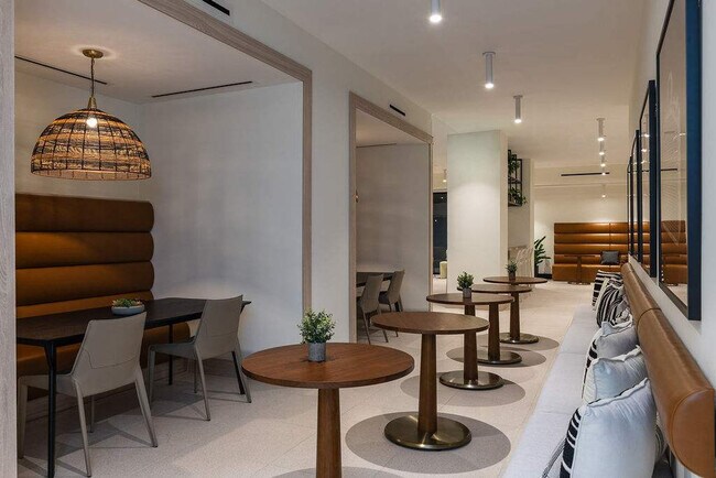 Building Photo - 225 N Miami Ave