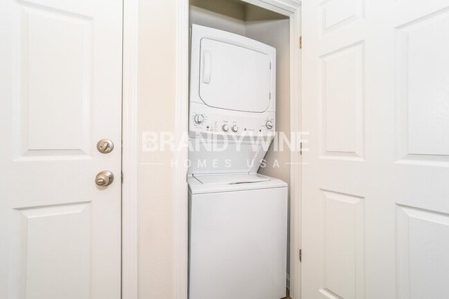 Building Photo - LEASING SPECIAL: 1 MONTH CREDIT! COMING SO...