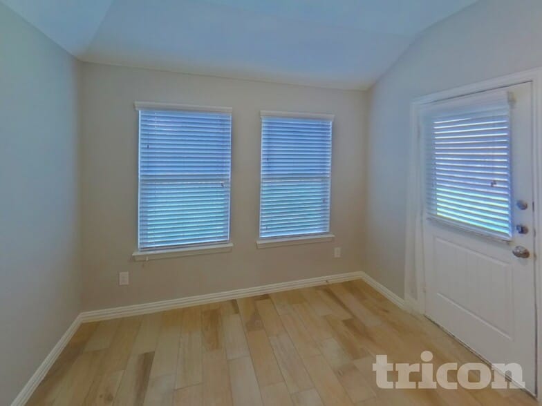 Building Photo - 810 Silverbell St