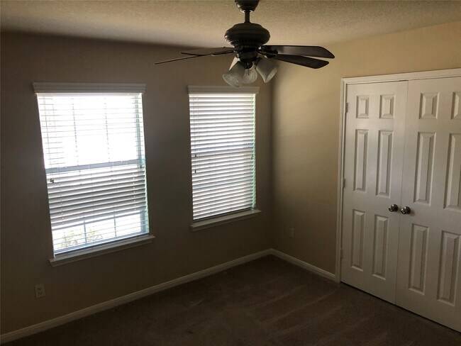 Building Photo - 1211 Colonial Manor Dr