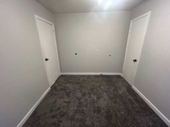 Building Photo - 3604 Hydrangea St