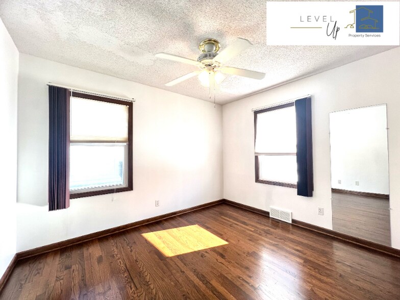 Building Photo - 5716 W 71st St