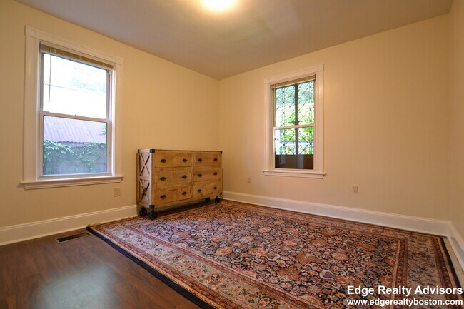 Building Photo - 7 Alcott St