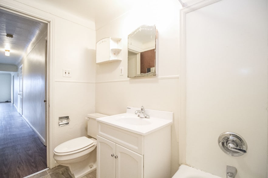 Building Photo - 3930 Upton Ave