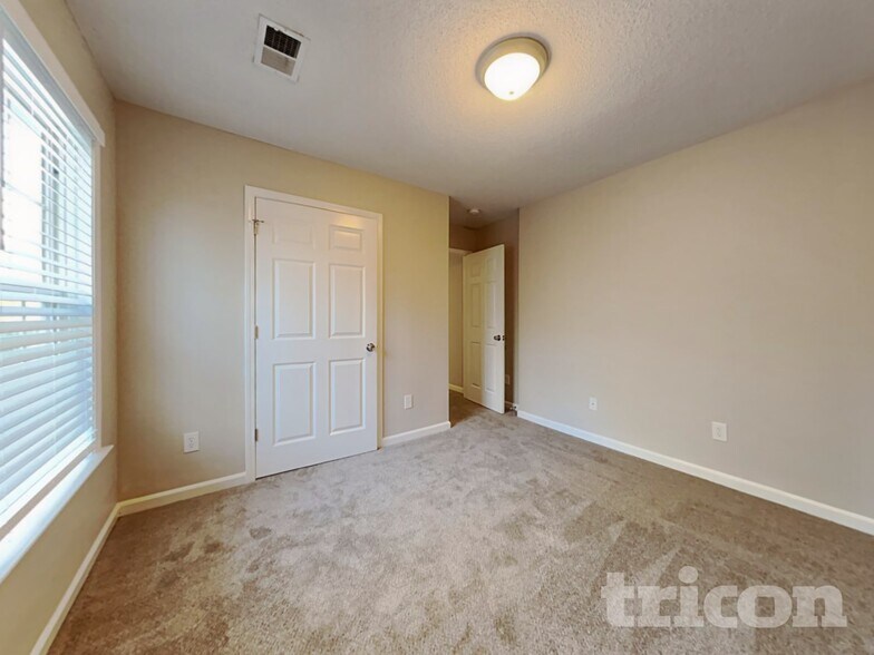 Building Photo - 134 Summer Pines Drive