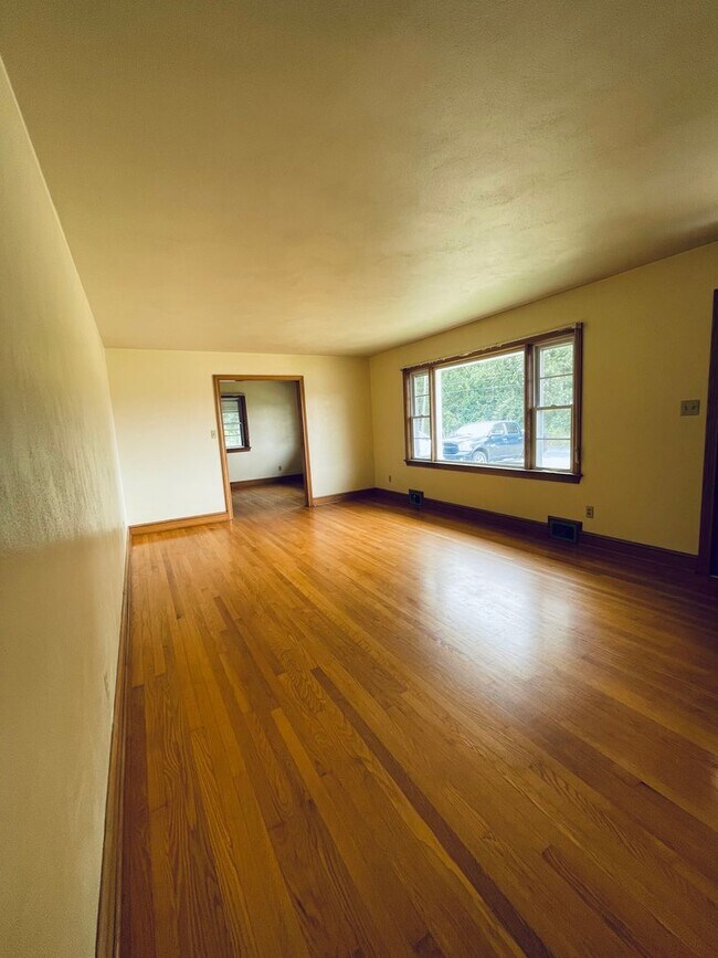Building Photo - Home for Rent in Dayton