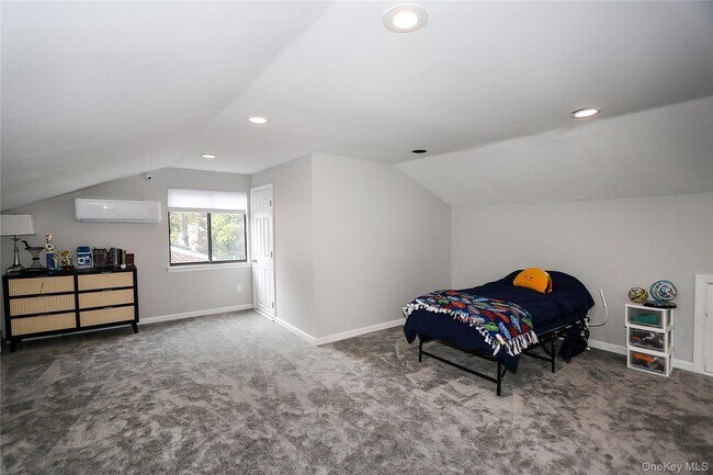 Building Photo - 35 Old Pond Rd