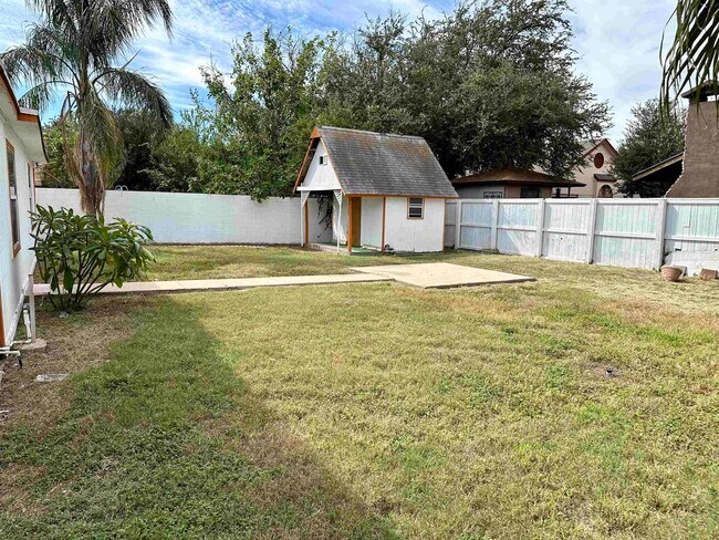 Building Photo - 4610 Retama Dr