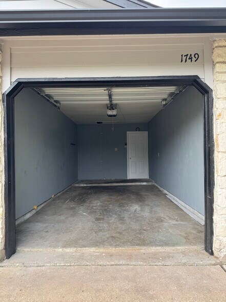 Building Photo - 1749 Horseshoe Cir