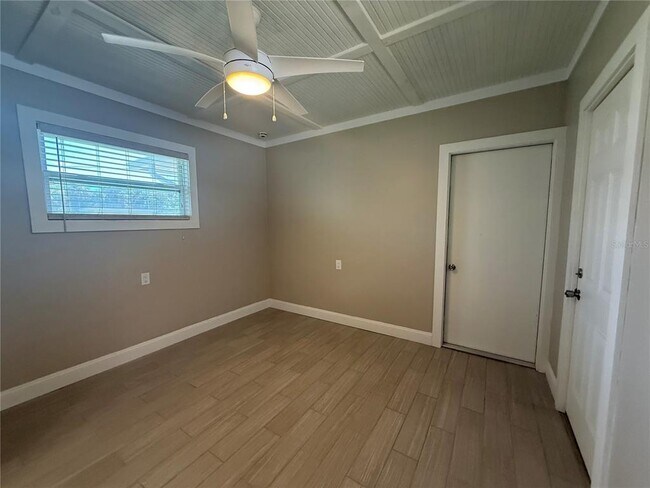 Building Photo - 3200 DE BAZAN Ave