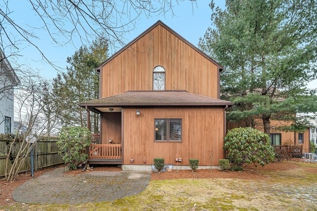 Building Photo - 16 Carthay Cir