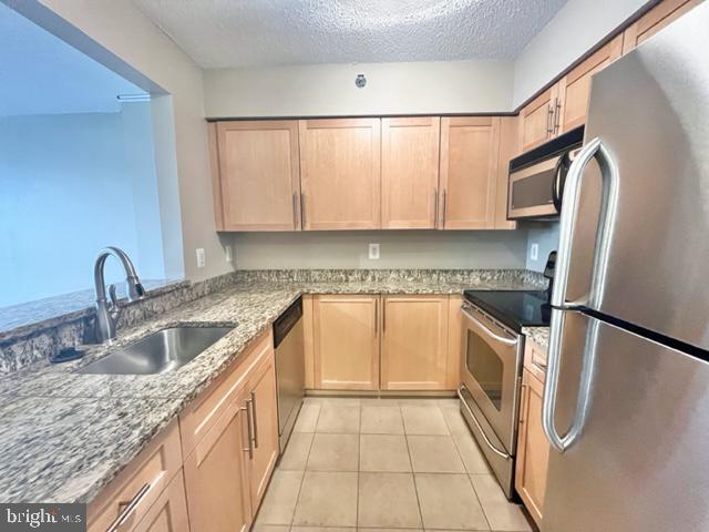 Building Photo - 10101 Grosvenor Pl