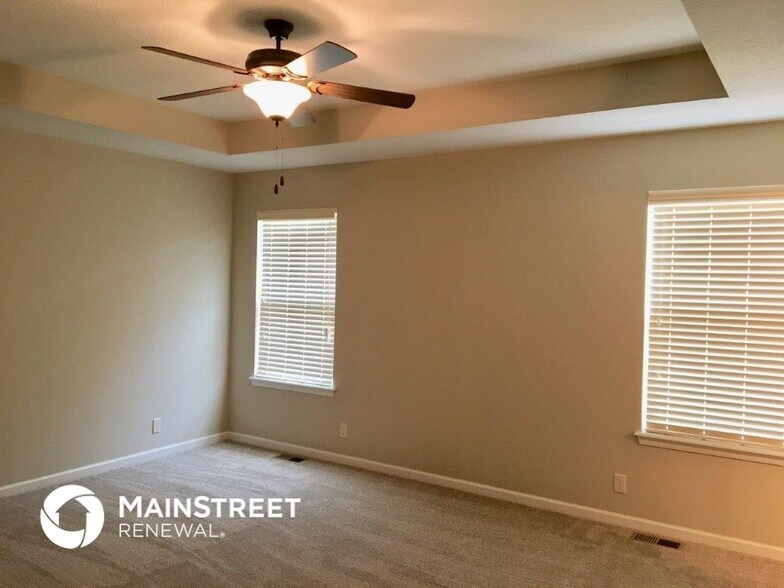 Building Photo - 516 S Poplar St