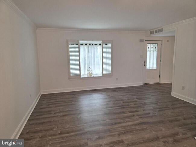 Building Photo - 251 Fir Tree Ct