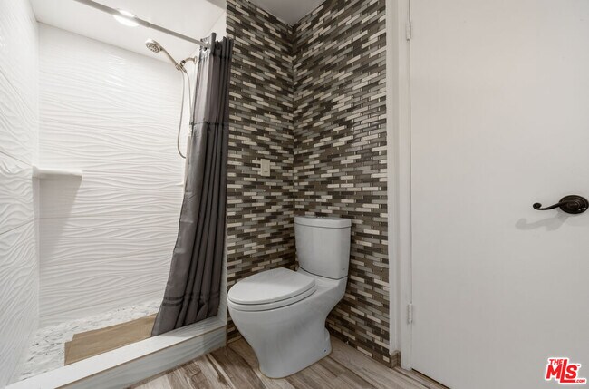 Building Photo - 3212 W 84th Pl