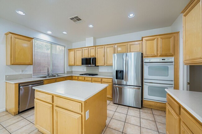 Building Photo - Newly remodeled 4 bedroom home!