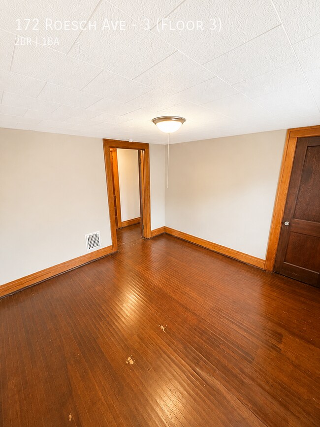 Building Photo - 172 Roesch Ave
