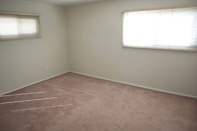 Building Photo - Renovated 3BR 2BA Rockville Split-Level with Huge Fenced Yard Available July
