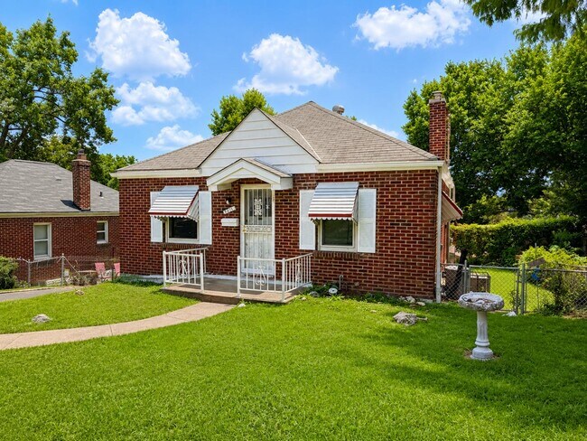 Building Photo - 5218 Fletcher St