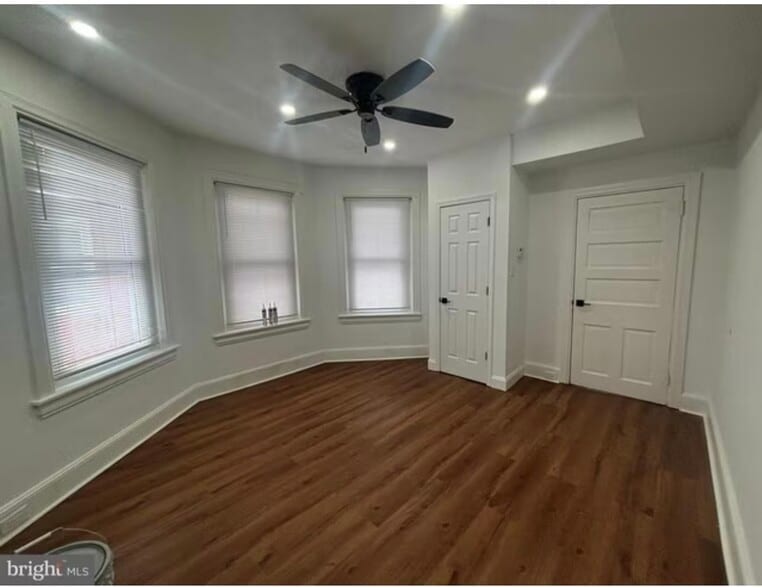 Family room - 320 Loney St