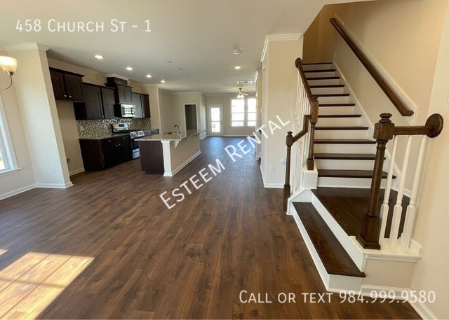 Building Photo - 458 Church St