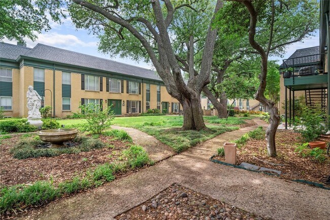 Building Photo - 6014 E University Blvd