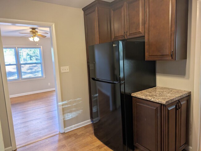 Building Photo - Cozy Ranch Style home located in the Matthews Park community.