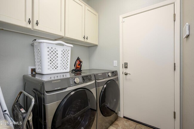 Building Photo - 6608 W Saguaro Park Ln