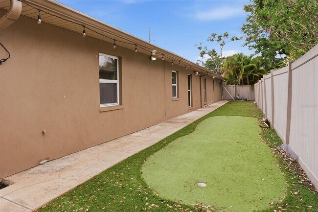 Building Photo - 2121 Park St N