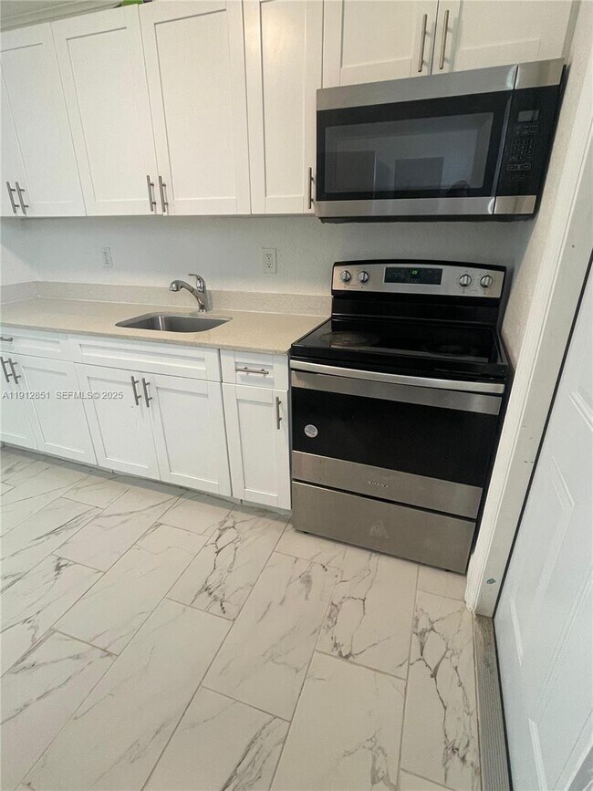 Building Photo - 5511 SW 20th St