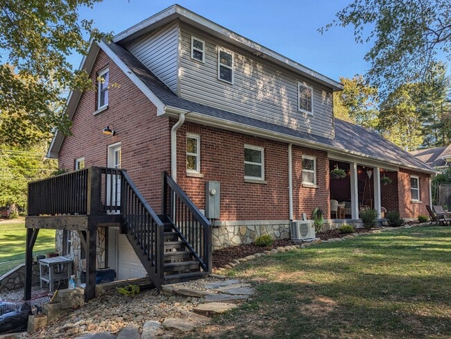 Building Photo - 317 Balsam Dr