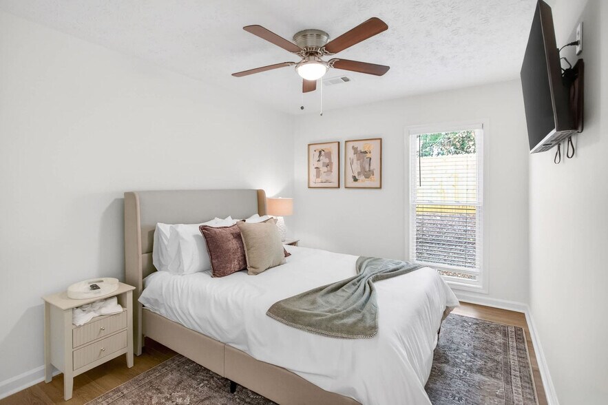 Building Photo - 6536 Monmouth Mews