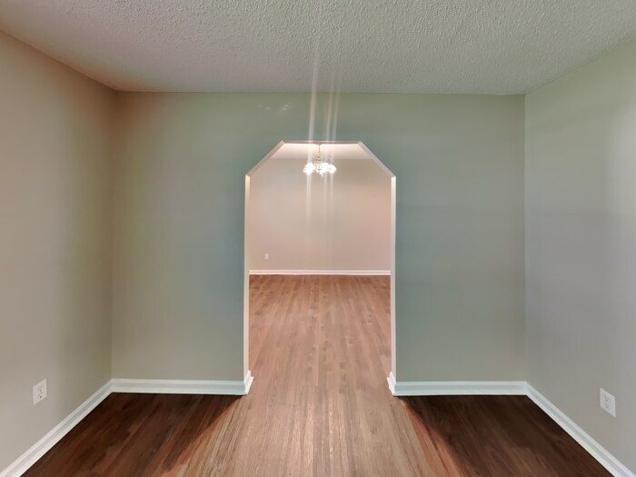 Building Photo - 950 Turtle Creek Dr S