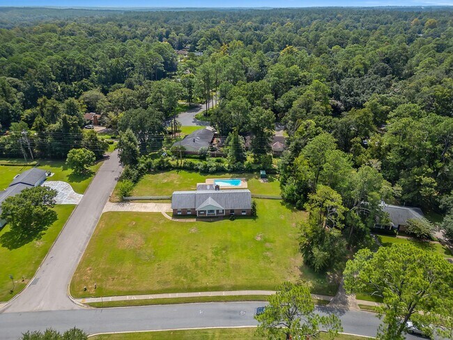 Building Photo - 2613 Killarney Way