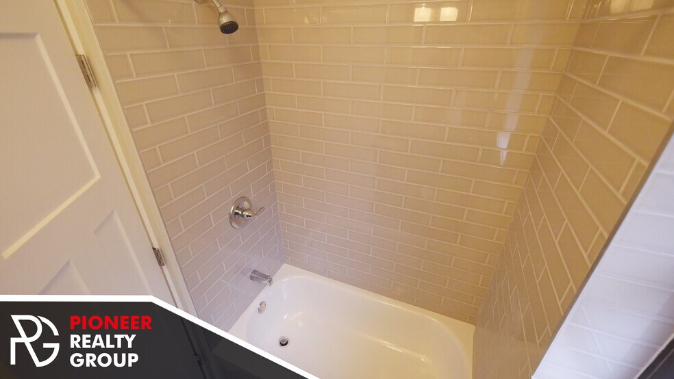 Building Photo - 2907 N Mildred Ave