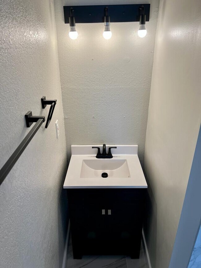 Building Photo - 15149 IL-114