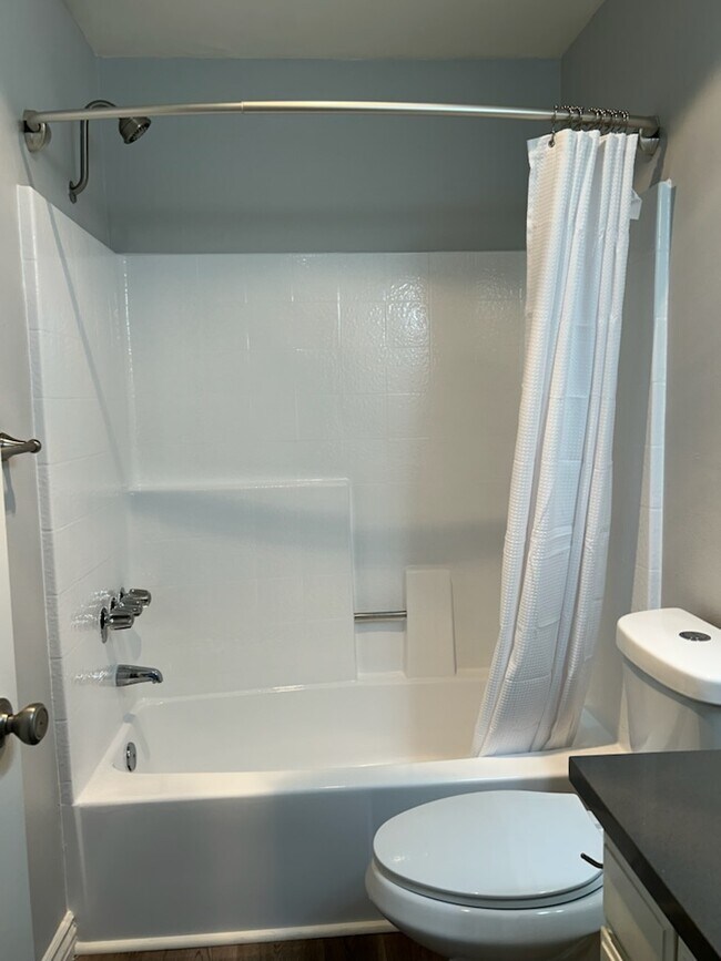 Building Photo - 9900 Jordan Ave