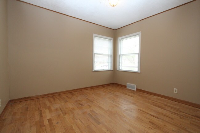 Building Photo - 860 Lake Michigan Dr NW