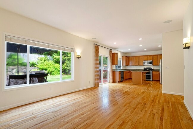 Building Photo - Timeless NW Craftsman in Sammamish | 4BR +...