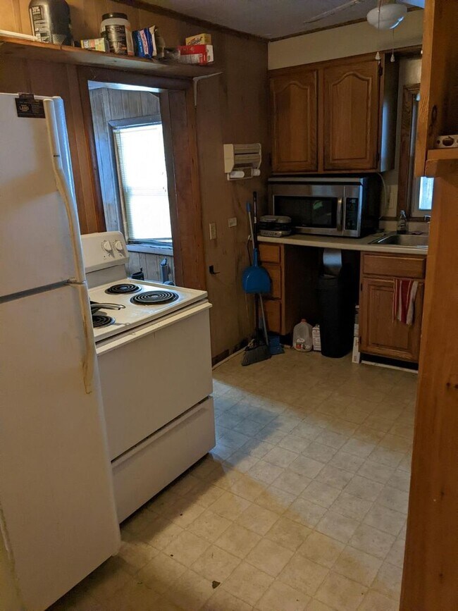 109 Goffstown Road 109 Goffstown Rd Manchester NH 03102 Apartment