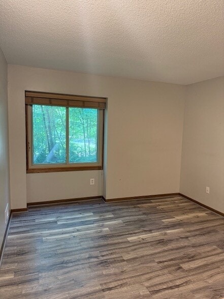 2 bedrooms - 15931 18th Pl N