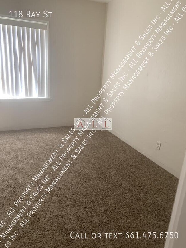 Building Photo - 118 Ray St