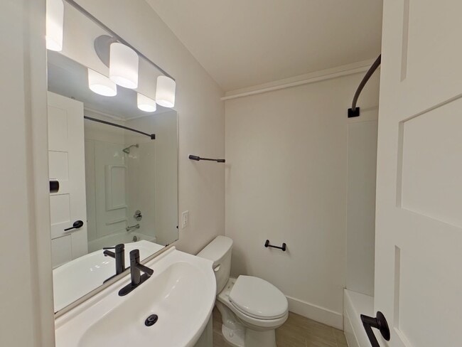 Building Photo - 685-695 East 16th Alley