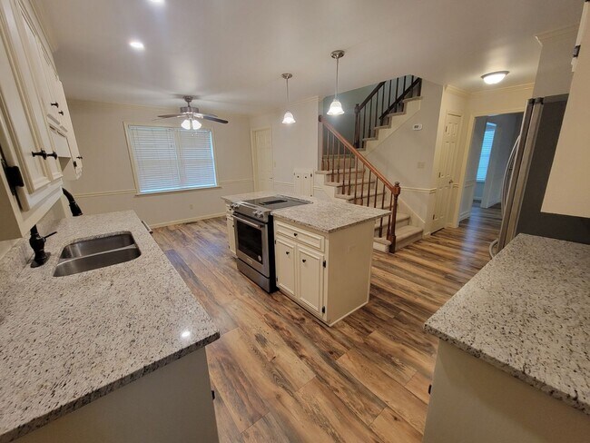 Building Photo - 4517 Crosland Dr