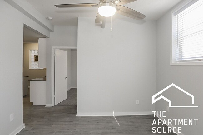 Building Photo - 3928 N Pine Grove Ave