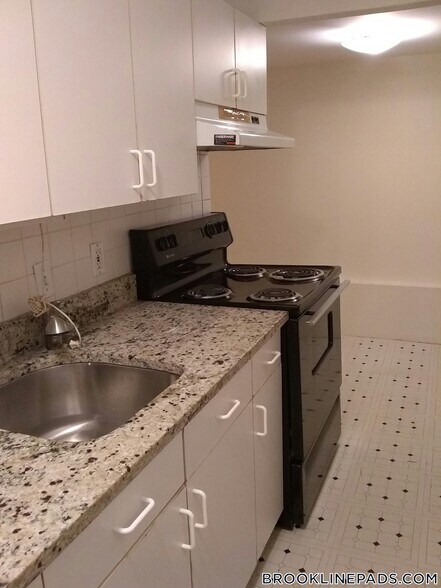 Building Photo - 208 Winthrop Rd