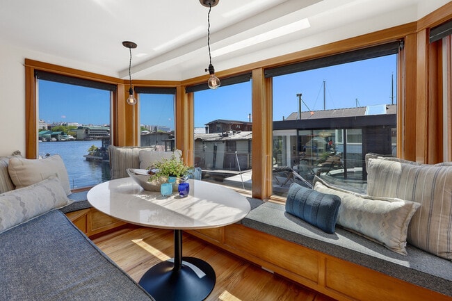 Building Photo - 3110 Portage Bay Pl E