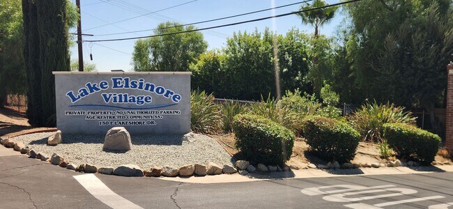 Building Photo - 150 E Lakeshore Dr