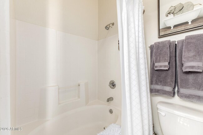 Building Photo - 2250 E Deer Valley Dr