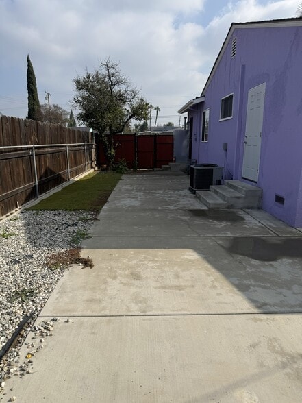 Building Photo - 665 Larimore Ave